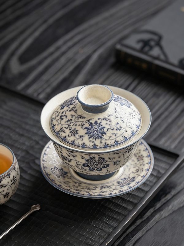 44e2ca495596d8f0af694476bcac65e2 Blue and flower twig lotus three talents cover bowl tea cup
