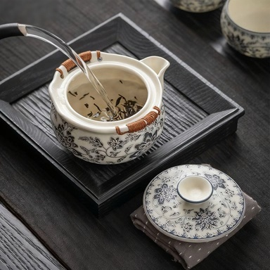 00d23ffb2ce3401b564d6065495605fb Blue and flower tangled lotus hand-grabbing pot lid bowl tea cup (2 cups per pot)