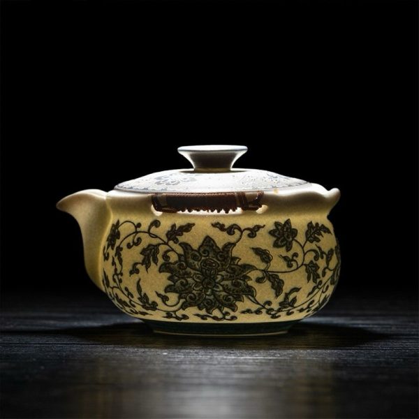 7a2d8bc2d52ec1dfaf0ffb63f8635a39 Blue and flower tangled lotus hand-grabbing pot lid bowl tea cup (2 cups per pot)